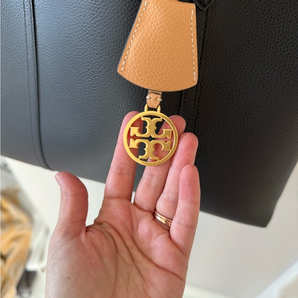 Tory Burch Perry Tote Bag with Structured Design - Picture 2 of 5